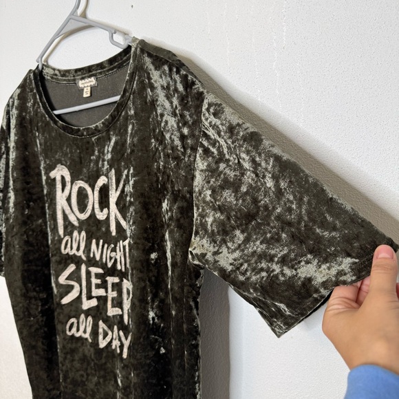 2/$25 Eyeshadow Buckle Green Juniors Rock All Day Velvet Grunge Festival Top XL - Picture 9 of 13